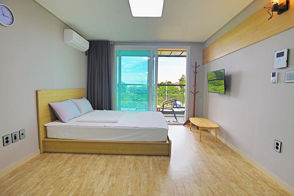 Seong Ge Dol Pension Seogwipo Exterior photo